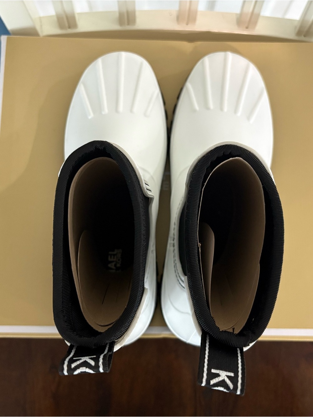Michael Kors: Tucker Rainbootie Brand New- Size 8 W/Box Included! - Picture 8 of 9